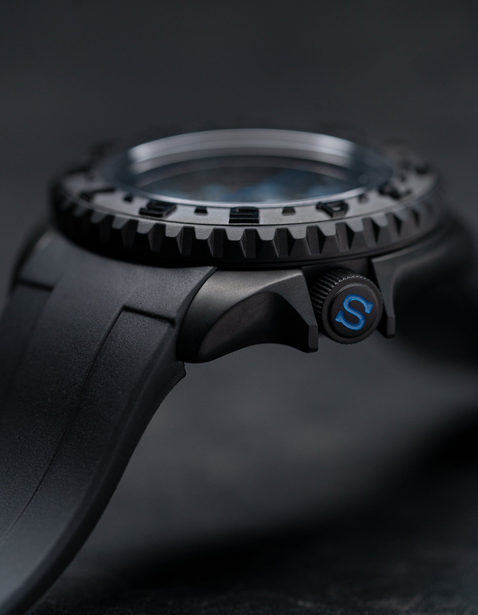 TRM All Black Rainbow Index | Blue Sports Series