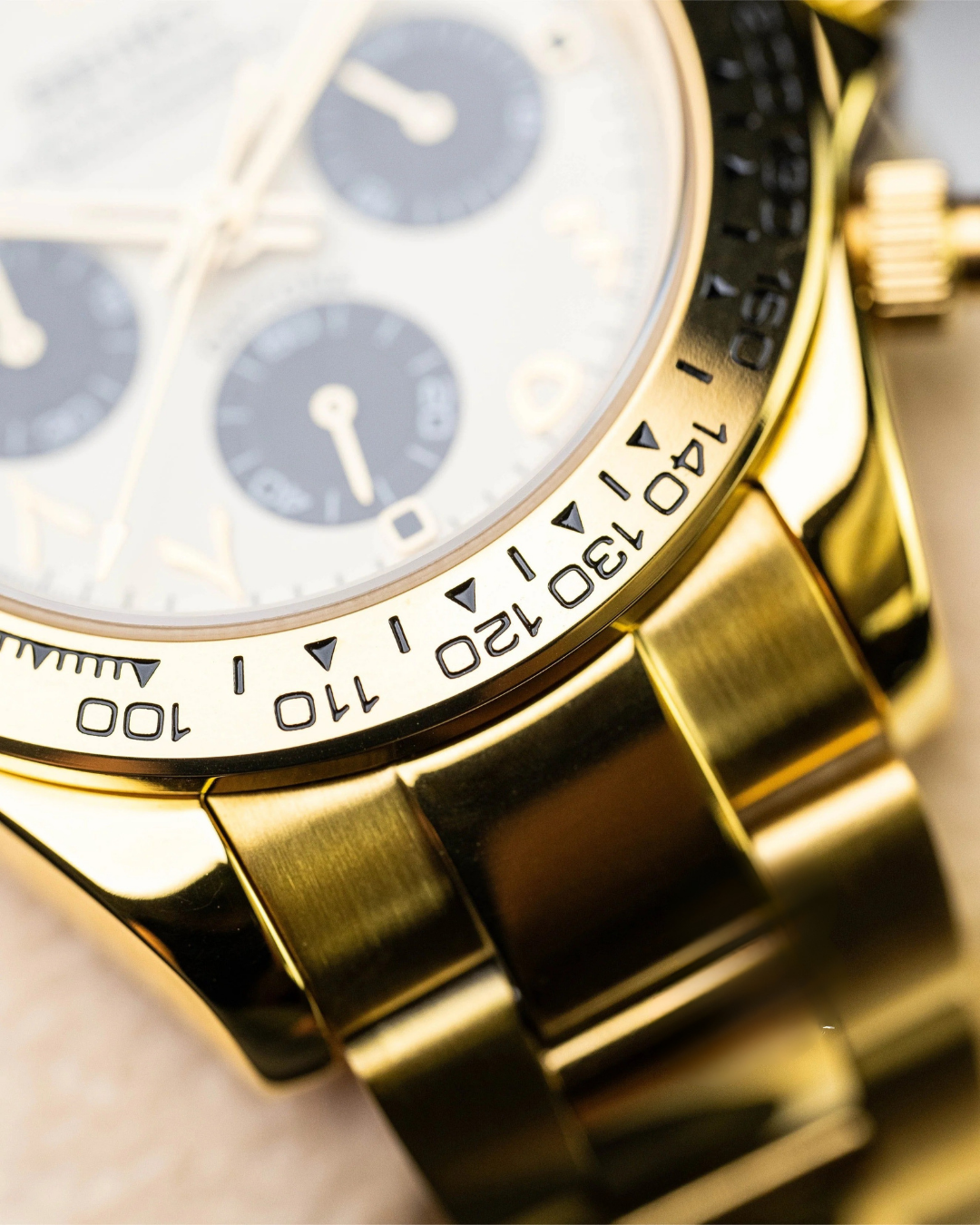 Racer | Gold Arabic