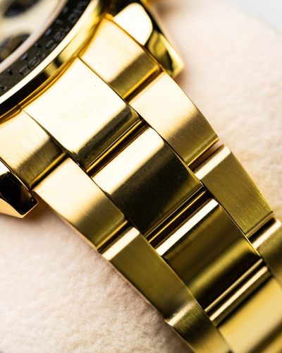 Racer | Gold Arabic