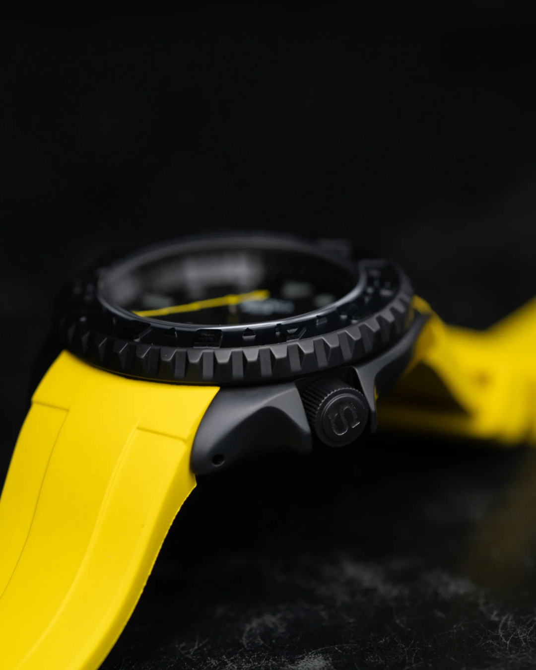 TRM All Black | Yellow Sports Series