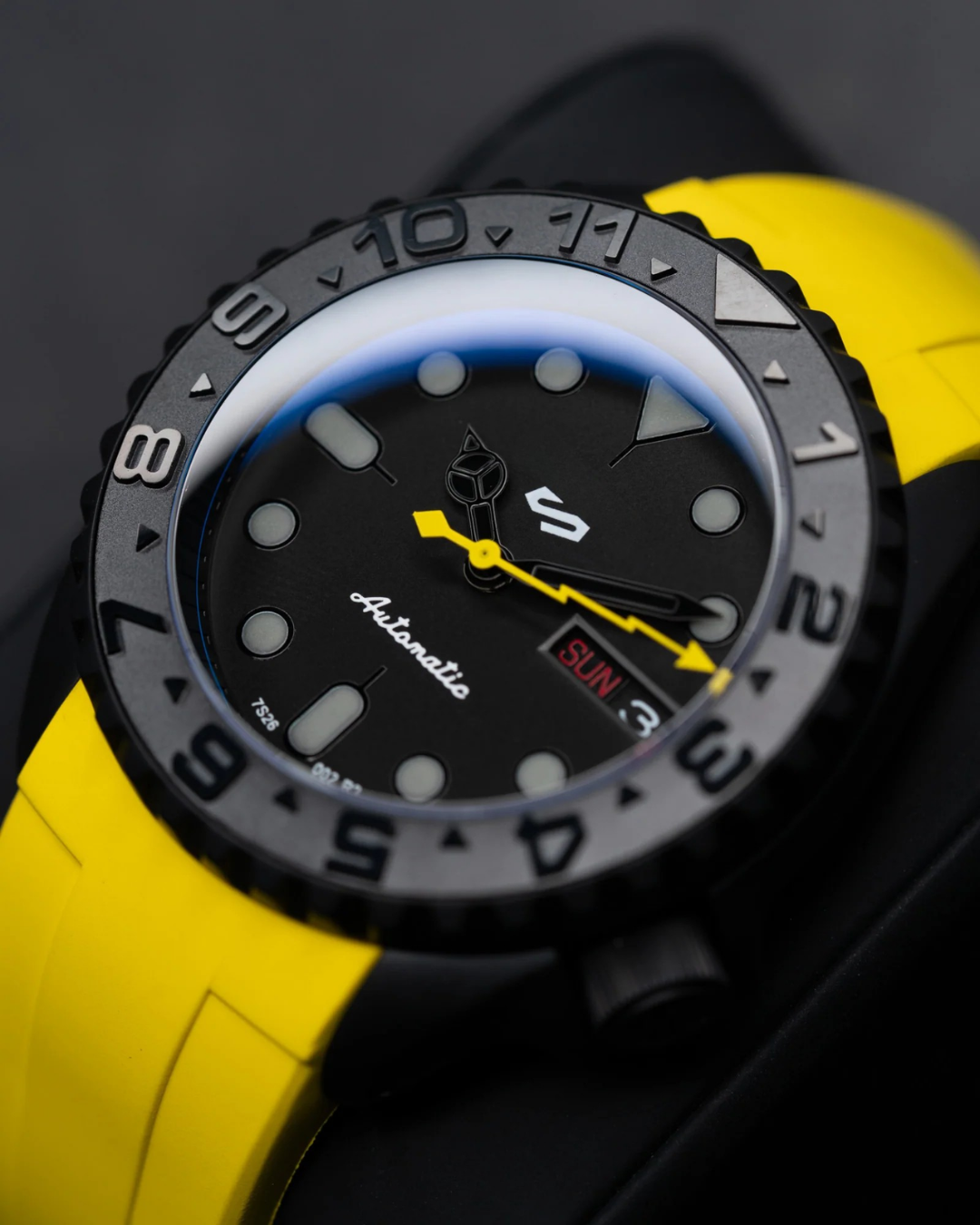 TRM All Black | Yellow V4 Sports Series