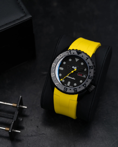TRM All Black | Yellow V4 Sports Series