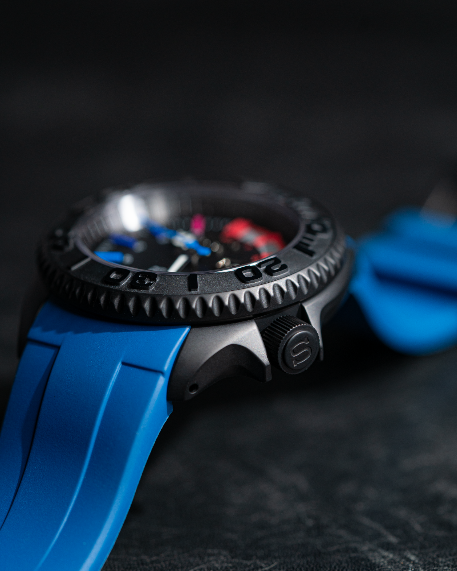 TRM All Black Rainbow Index | Blue Sports Series