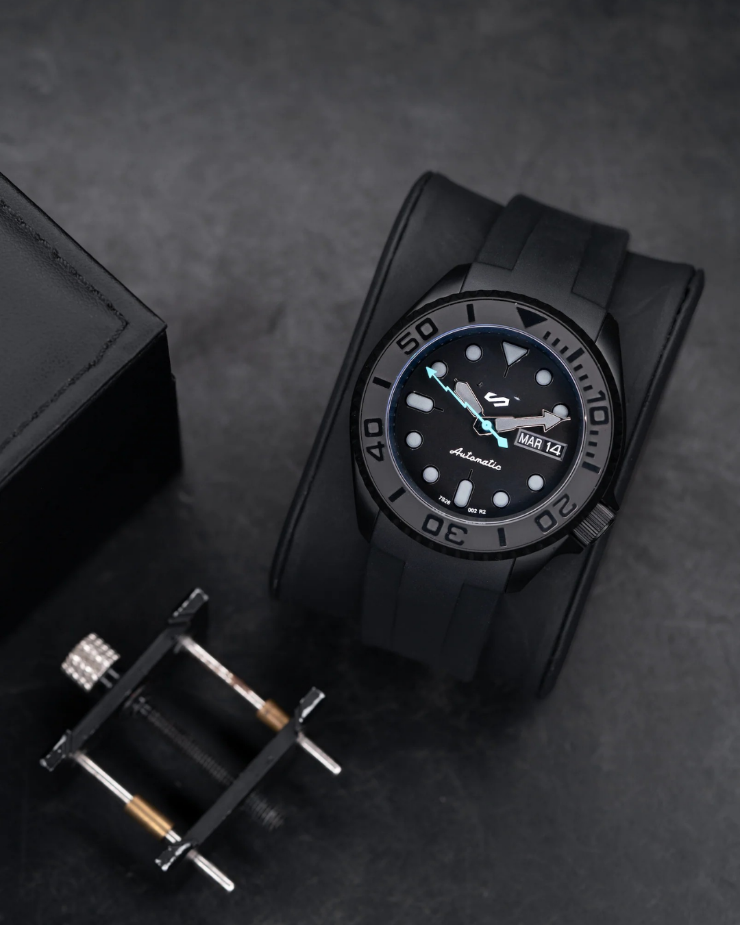 TRM All Black | V2 Sports Series